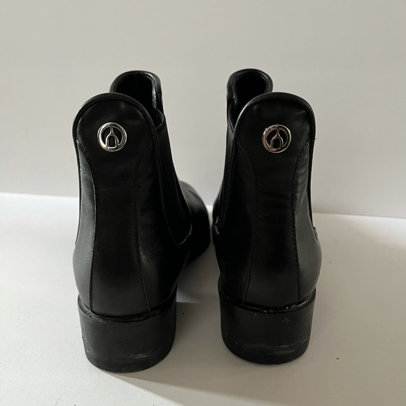 Black genuine leather Wishbone booties- W size 8.5 - Picture 3 of 4